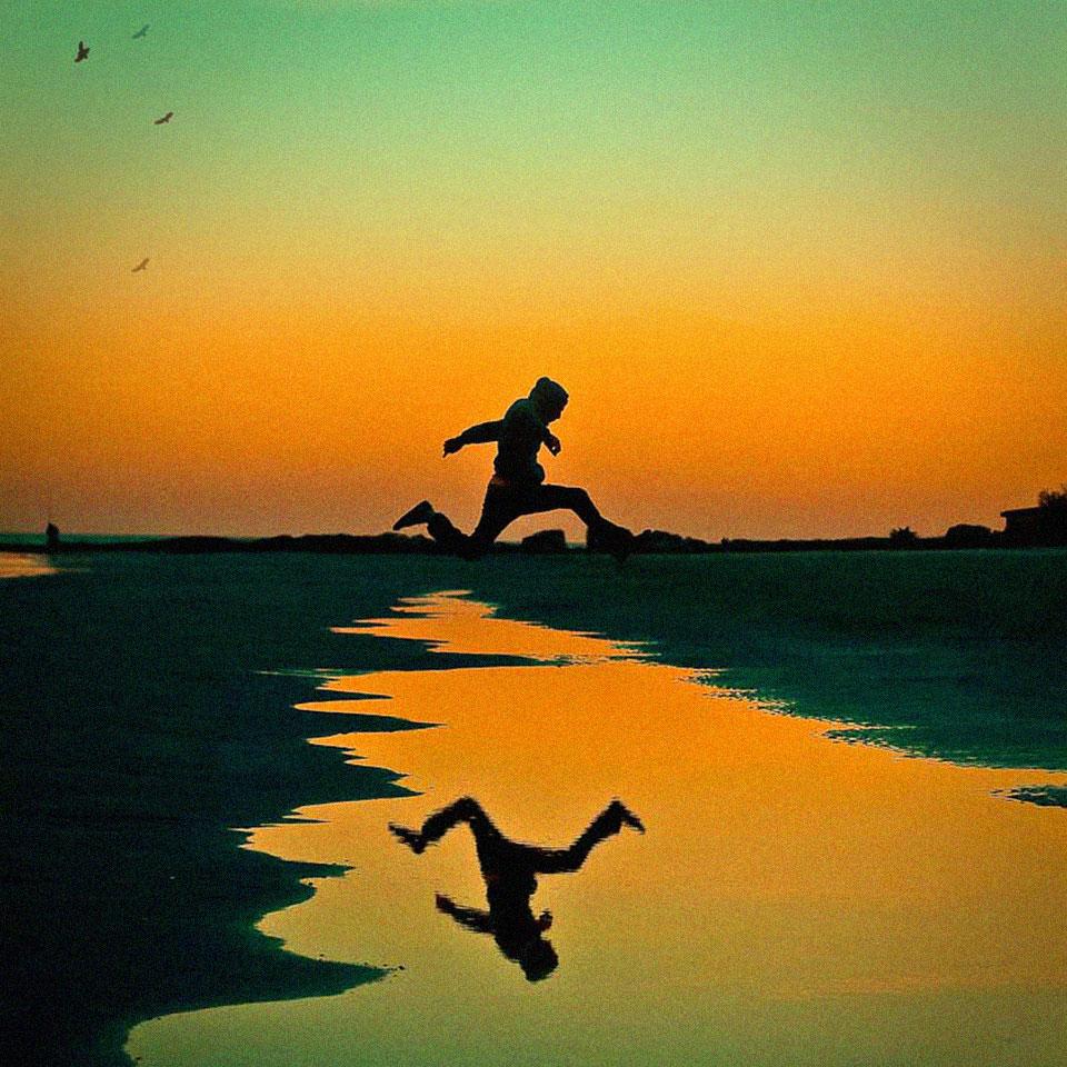 Credits: Jump around, by Araí Moleri Riva Zucchelli @flickr, CC-BY-2.0